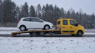 Auto na lawecie zimą – wymiana koła i pomoc drogowa Zamość