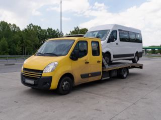 Minibus osobowy na platformie lawety – Zamość