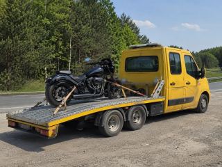 Transport motocykla na lawecie latem – Zamość